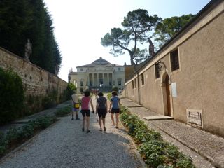cycling in italy visiting palladio villa